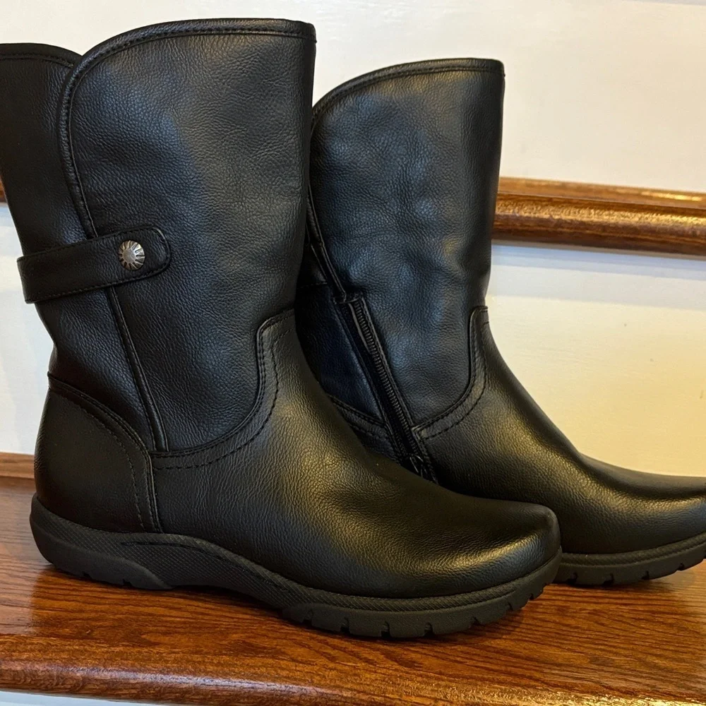G.H. Bass & Co Women's Black faux leather Boots 1/2 zip tracking bottom warm 7.5